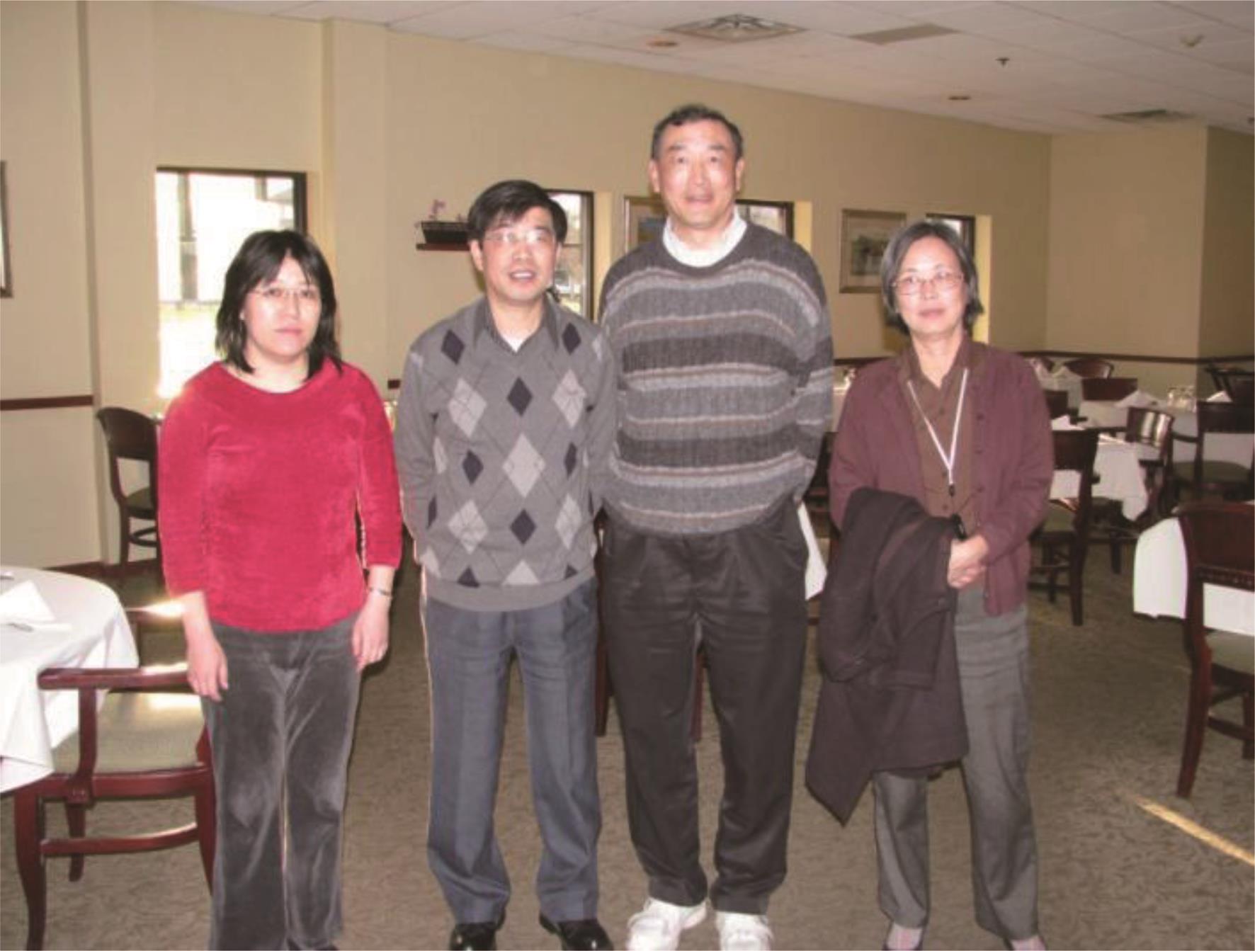 2011年春在康涅狄格埃文（Avon）附近中餐馆与George Y. Wu教授和Catherine Wu教授共商<italic>Journal of Clinical and Translational Hepatology</italic>创刊事宜。