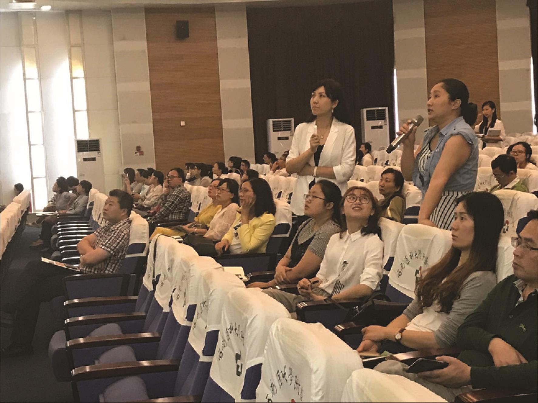 西南医科大学附属医院医务工作人员积极与张媛媛副教授互动交流。